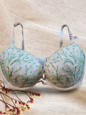 Victoria's Secret Push-Up Bra Light Blue/Green and White Daisy Embroidery 34D